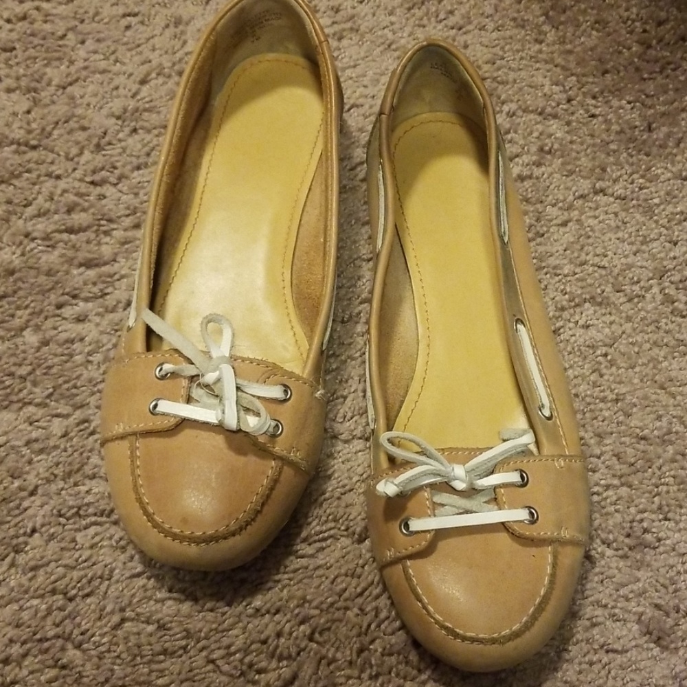 Tan ballet flat